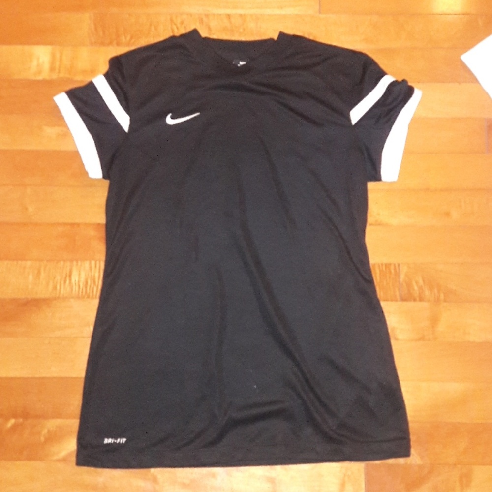 Nike top